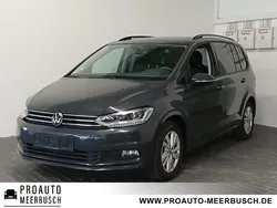 Uranograu Gebraucht 2023 VW Touran Comfortline Van / Kleinbus | 32.985 € (Fairer Preis)