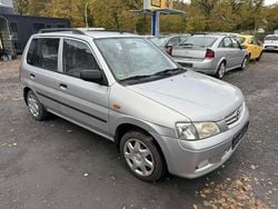 Grau Gebraucht 2002 Mazda Demio Exclusive Kleinwagen | 1.640 € (Etwas zu teuer)