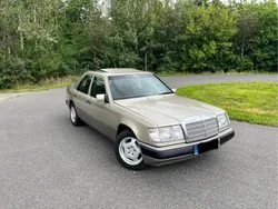Beige Gebraucht 1990 Mercedes E200 Limousine | 3.750 €