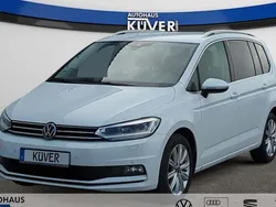 Weiß Gebraucht 2024 VW Touran Highline Van / Kleinbus | 35.550 € (Fairer Preis)