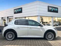 Perlmutt weiß Gebraucht 2021 Peugeot e-208 GT Kleinwagen | 19.990 € (Teuer)