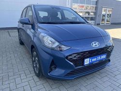 Vibrant blue Gebraucht 2024 Hyundai i10 Trend Kleinwagen | 17.790 € (Etwas zu teuer)