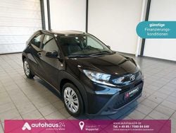 Schwarz Gebraucht 2023 Toyota Aygo Play Kleinwagen | 12.990 € (Guter Preis)