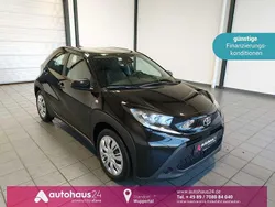 Schwarz Gebraucht 2023 Toyota Aygo Play Kleinwagen | 13.690 € (Fairer Preis)