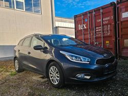 Grau Gebraucht 2015 Kia Ceed Edition 7 Kombi | 7.000 € (Etwas zu teuer)
