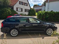 Schwarz Gebraucht 2012 Skoda Octavia Kombi | 7.999 € (Etwas zu teuer)