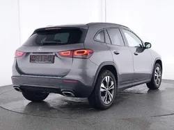 Grau Gebraucht 2023 Mercedes GLA200 SUV | 39.820 € (Etwas zu teuer)