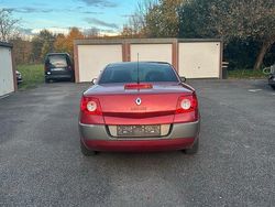 Rot Gebraucht 2005 Renault Mégane Cabriolet Cabrio | 2.000 €