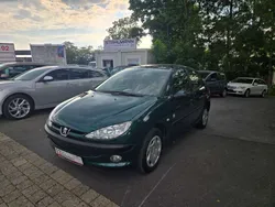 Grün Gebraucht 1999 Peugeot 206 Style Kleinwagen | 2.850 € (Teuer)