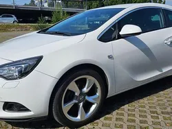 Weiß Gebraucht 2012 Opel Astra GTC Coupé | 9.000 €