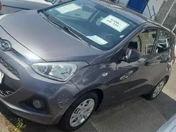 Grau Gebraucht 2014 Hyundai i10 Classic Kleinwagen | 6.450 € (Fairer Preis)