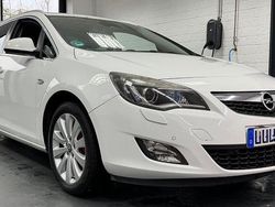 Weiß Gebraucht 2011 Opel Astra Innovation Kombi | 2.300 € (Fairer Preis)