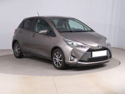 Gray (metallic) Gebraucht 2019 Toyota Yaris Comfort Limousine | 13.290 € (Fairer Preis)