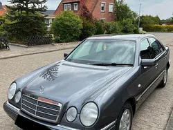 Grau Gebraucht 1999 Mercedes 240 Limousine | 7.500 €
