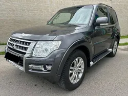 Grau Gebraucht 2017 Mitsubishi Pajero Edition SUV | 19.900 € (Fairer Preis)