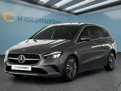 Grau Gebraucht 2023 Mercedes B180 Van / Kleinbus | 30.099 € (Fairer Preis)