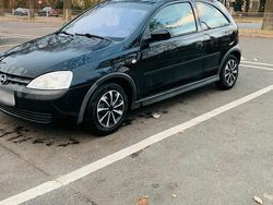 Schwarz Gebraucht 2002 Opel Corsa Kombi | 1.300 € (Etwas zu teuer)