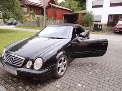 Schwarz Gebraucht 2003 Mercedes CLK230 Edition Cabrio | 9.980 € (Etwas zu teuer)