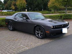 Grau Gebraucht 2018 Dodge Challenger SXT Coupé | 22.000 € (Fairer Preis)