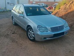 Silber Gebraucht 2001 Mercedes C220 Kombi | 2.600 €
