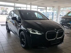 Schwarz Gebraucht 2024 BMW 218 Active Tourer Van / Kleinbus | 25.900 €