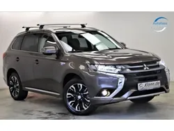 Granitbraun (metallic) Gebraucht 2016 Mitsubishi Outlander Top SUV | 27.499 €