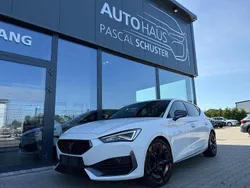 "candy" weiss Gebraucht 2022 Cupra Leon VZ Limousine | 27.950 € (Fairer Preis)