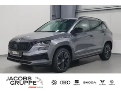 Grau Gebraucht 2022 Skoda Karoq SportLine SUV | 31.385 € (Fairer Preis)
