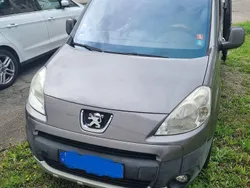 Grau Gebraucht 2009 Peugeot Partner Tepee Family Van / Kleinbus | 3.100 € (Fairer Preis)