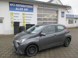 Grau Gebraucht 2021 Toyota Aygo X-play Kleinwagen | 10.900 € (Fairer Preis)
