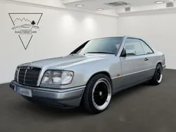 Silber Gebraucht 1994 Mercedes E200 | 24.190 €