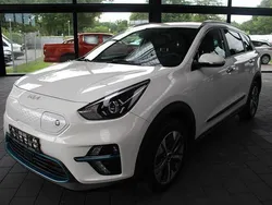 Weiß Gebraucht 2022 Kia e-Niro 3 SUV | 18.690 € (Guter Preis)