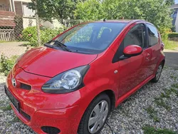 Rot Gebraucht 2011 Toyota Aygo Kleinwagen | 2.599 € (Fairer Preis)