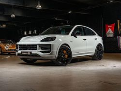 Grau Gebraucht 2024 Porsche Cayenne Turbo E-Hybrid SUV | 196.500 € (Teuer)