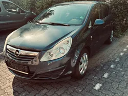 Grün Gebraucht 2010 Opel Corsa Limousine | 2.500 € (Guter Preis)