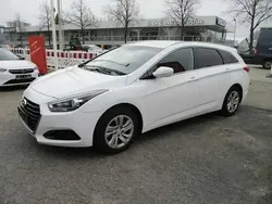 Weiß Gebraucht 2016 Hyundai i40 Classic Kombi | 6.900 €
