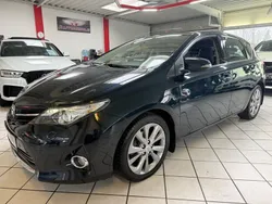 Blau Gebraucht 2013 Toyota Auris Hybrid Executive Limousine | 10.900 € (Etwas zu teuer)