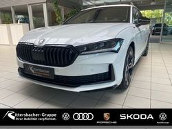 Kristallweiß uni Gebraucht 2025 Skoda Superb SportLine Kombi | 46.490 €