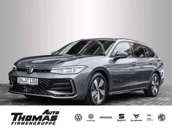 Diabasgrau metallic Gebraucht 2024 VW Passat R-line Kombi | 49.980 € (Etwas zu teuer)