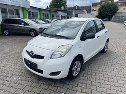 Weiß Gebraucht 2011 Toyota Yaris Basis Limousine | 4.590 € (Etwas zu teuer)