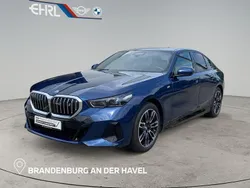 Blau Gebraucht 2024 BMW i5 M Sport Limousine | 59.990 €