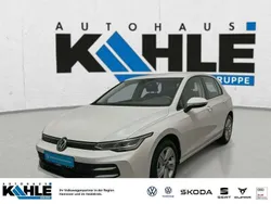 Pure white (weiß) Gebraucht 2024 VW Golf VIII Life Limousine | 23.490 € (Fairer Preis)