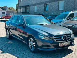 Grau Gebraucht 2013 Mercedes E200 Limousine | 16.990 € (Fairer Preis)