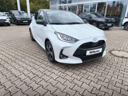 Platinweiss metallic, dach sch Neu 2024 Toyota Yaris Hybrid Kleinwagen | 29.840 € (Teuer)