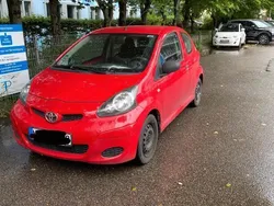 Rot Gebraucht 2010 Toyota Aygo Kleinwagen | 3.300 € (Fairer Preis)
