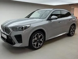 Brooklyn grau metallic Gebraucht 2025 BMW iX2 M Sport SUV | 51.490 € (Guter Preis)