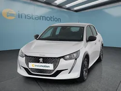 Weiß Gebraucht 2022 Peugeot e-208 Active Kleinwagen | 17.199 € (Fairer Preis)