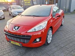 Rot Gebraucht 2011 Peugeot 207 CC Access Cabrio | 5.200 € (Etwas zu teuer)