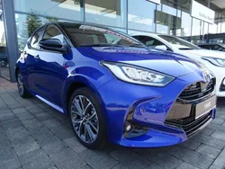 Juniper blue metallic/dach mys Neu 2025 Toyota Yaris Hybrid Plus Kleinwagen | 26.990 € (Guter Preis)