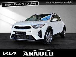 Weiß (schneeweiss) Gebraucht 2024 Kia Stonic Vision SUV | 20.350 € (Fairer Preis)